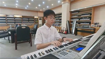 Від дітей до дорослих люди можуть знайти задовільні музичні інструменти за по...